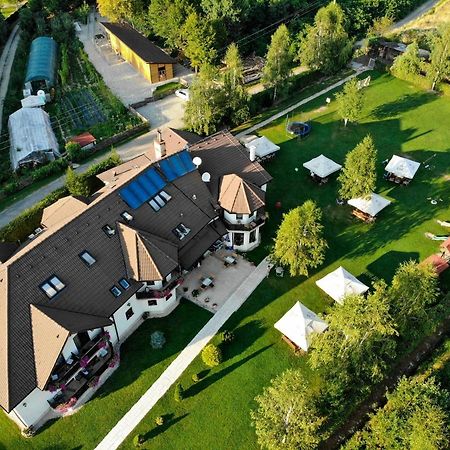Natura Family Resort Avrig Exteriör bild