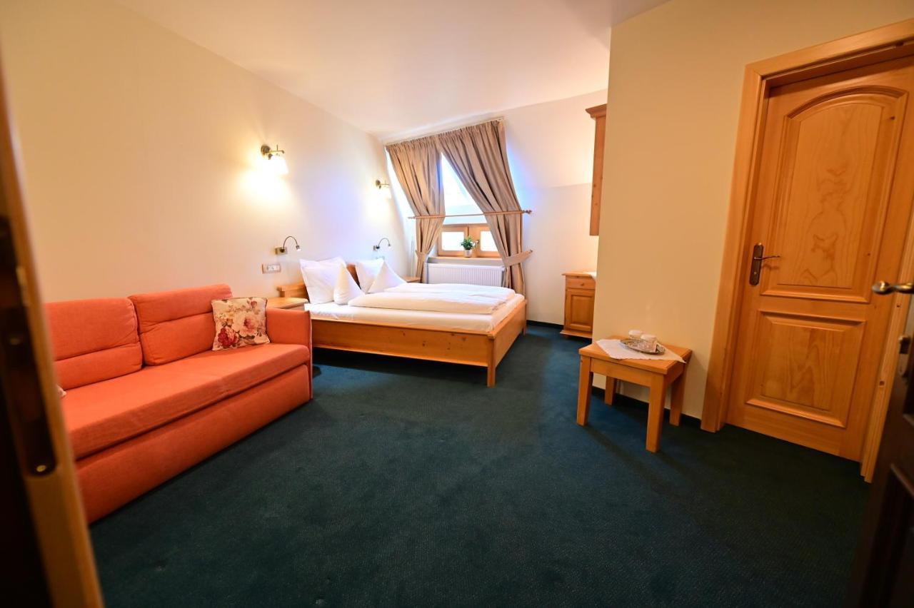 Natura Family Resort Avrig Exteriör bild