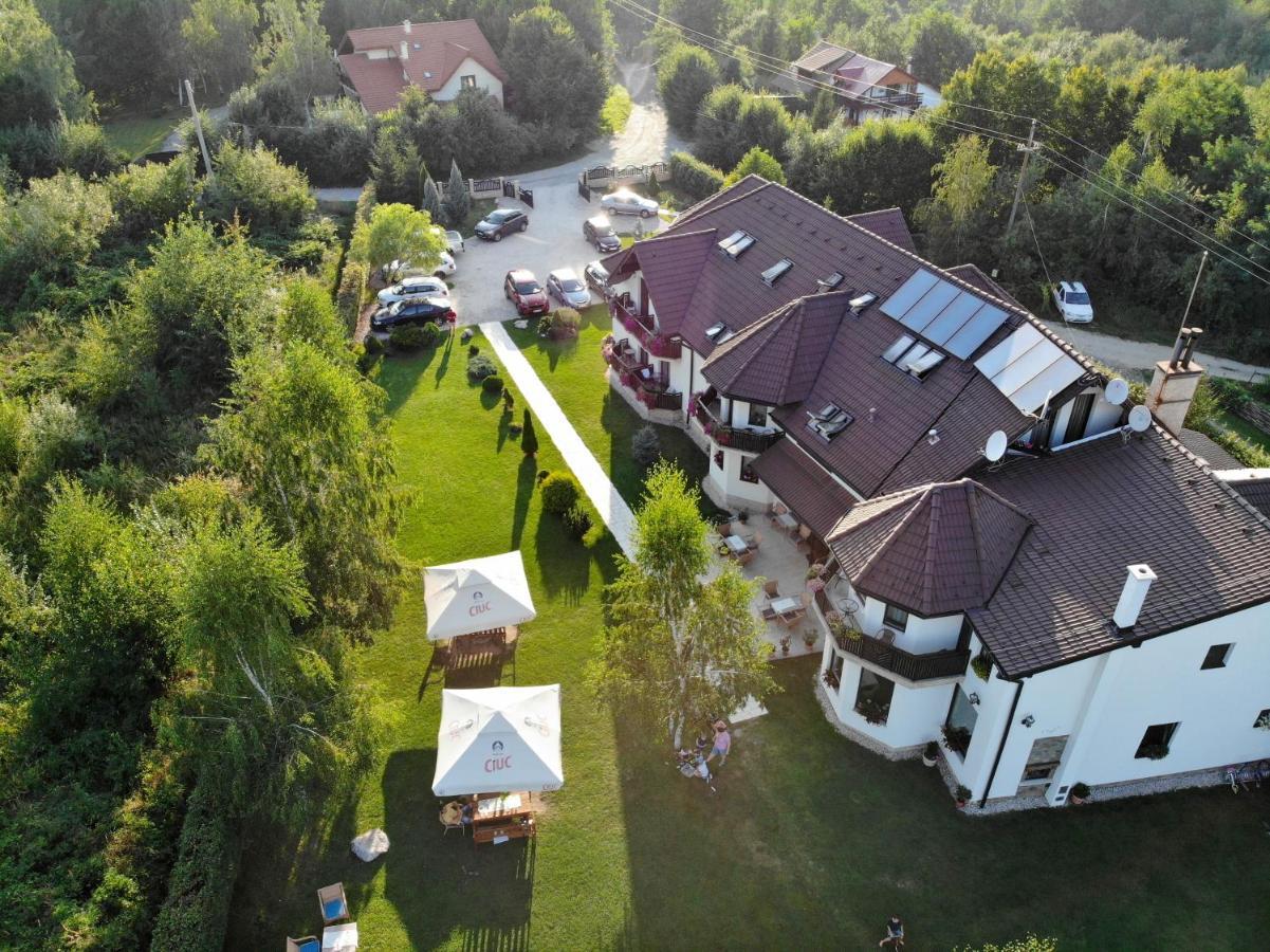 Natura Family Resort Avrig Exteriör bild