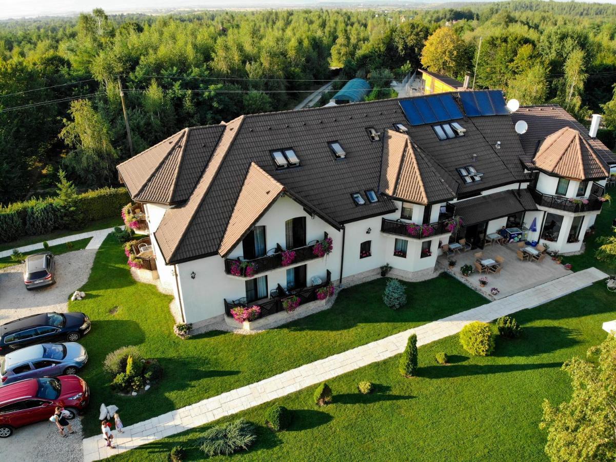 Natura Family Resort Avrig Exteriör bild