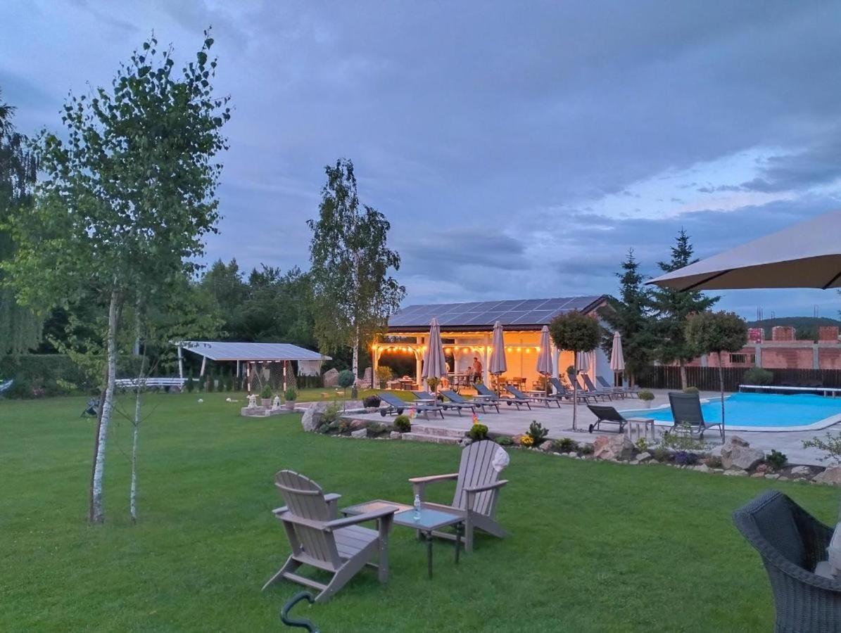 Natura Family Resort Avrig Exteriör bild