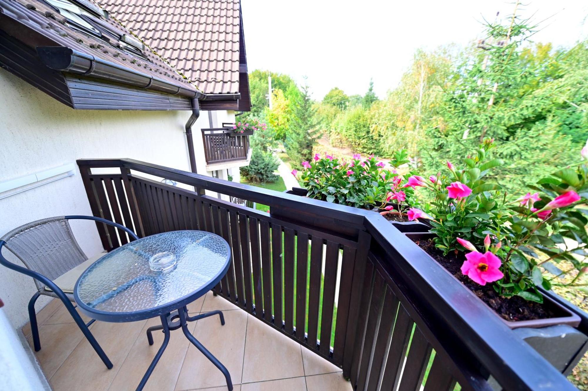 Natura Family Resort Avrig Exteriör bild